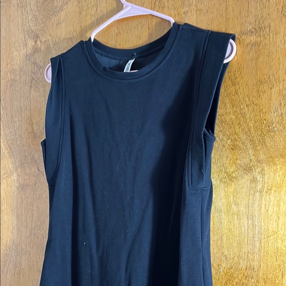 Chic Black Sleeveless Midi Dress